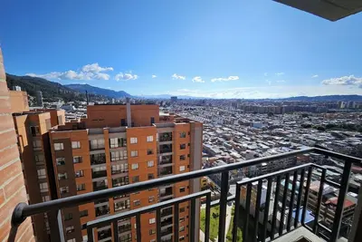 Image de Stay Above the City: Breathtaking Views & Comfort in Bogotá
