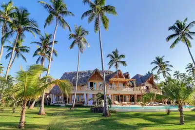 Image de Casa La rodonda: 9 bedroom beachfront on spectacular sunset location.
