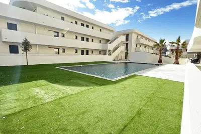 Image de Terrasse & Piscine – tout confort by Valras’Loc