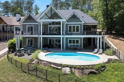 Image de New LakeHome On The Water, Luxury Sleeps 18, Pool, Dock, Beach, Close To Clemson