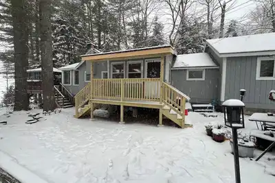 Image de Charming, newly renovated pet-friendly, lake front cottage on Little Wolf Pond!