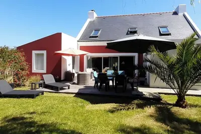 Image de Grande Maison Grand-Cosquet Locmaria tout confort sur terrain arboré 800m2