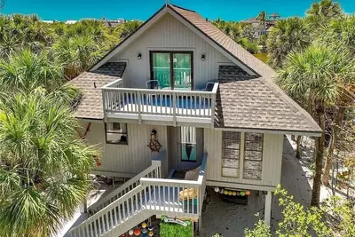 Image de Beach house with Lake View, Boat Slip, Golf Cart, Pickleball and Pool