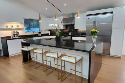 Image de Fully remodeled 4br\/3bath house in Calabasas for 2-8 people