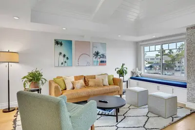 Image de Lux Newport Stunning home Step to the Sand, Pier!