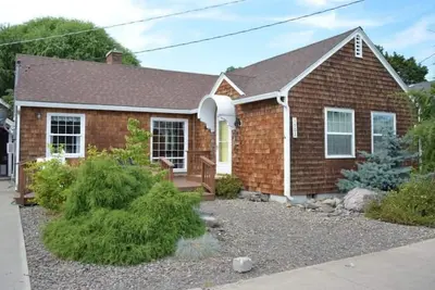 Image de Family-Friendly 3-Bedroom House, Close to Downtown and Eou!