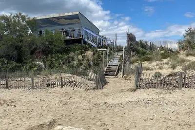 Image de Exceptionnel, posé sur la plage avec accès direct, chalet atypique tout confort,