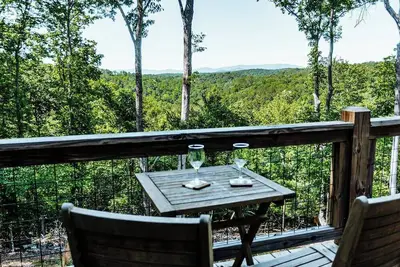 Image de A Romantic Mountain Escape Cozy Cabin w/ Scenic Hikes & Starry Soaks