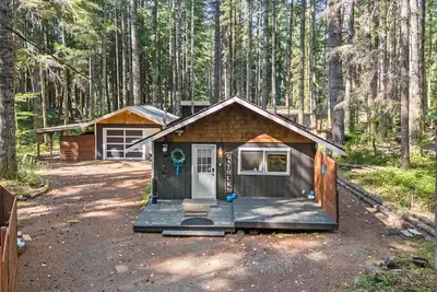 Image de Beargrass- soak, relax and grill in the woods of Mount Rainier