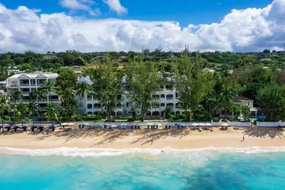 Image de A Luxury Beachfront 3 Bedroom Apartment With Stunning Sea Views On Paynes Bay