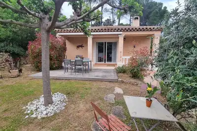 Image de Maison 6/8 personnes, avec piscine, dans un petit vallon au coeur de la Provence
