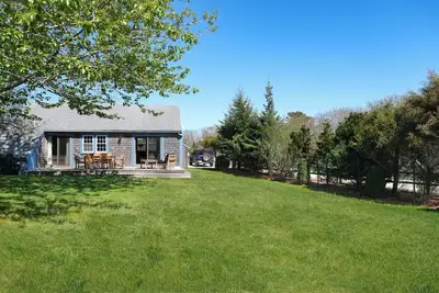 Image de Madaket 3b/2ba Cottage - Steps to Wave, Millie's and Madaket Beach!