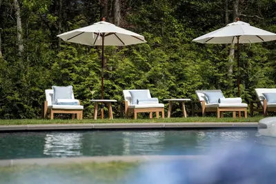 Image de Spacious & Newly Renovated Hamptons Home with Movie Theater, Pool, Gameroom, Gym