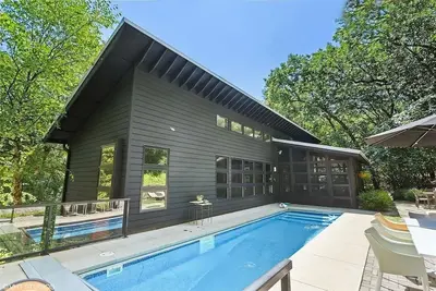 Image de Modern 3 bedroom house Duneland Beach private pool, beach, tennis/pickleball.