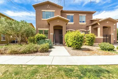 Image de Charming 3-bed 3 full bath townhome with Pool\/Spa and fitness room inSurprise