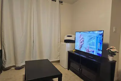 Image de Family-Friendly Cozy Basement Suite (Up to 4 Guests)
