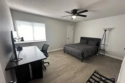 Image de Newly Renovated 2-bed 2. 5-bath Townhouse with Fast WiFi, Ac, Tv in Sandy Spring