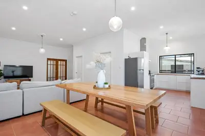 Image de Super House, Super Host
