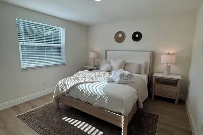 Image de Charming 3-bedroom house with WiFi and Ac in Downtown St. Petersburg