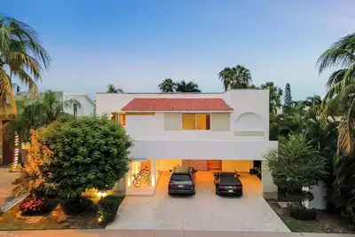 Image de El Tigre Mansion, Fantastic View with Waterfall + Brook