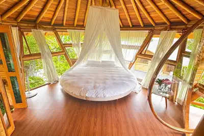 Image de Heimatlos Bamboo Suites: Eco-Luxury in the Amazon Rainforest with Infinity Pool