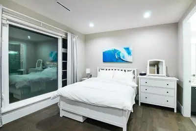 Image de 2025 Family Friendly 7 Bed Rooms house The Chateau - St No. 00177094