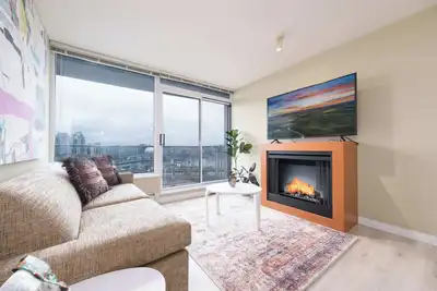 Image de Modern Condo with Pool, Sauna & Jacuzzi in Central Location