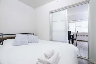 Image de Chic Studio in Central Downtown Location