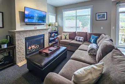 Image de Ski-In/Ski-Out Mountain Retreat / Hot Tub + Garage