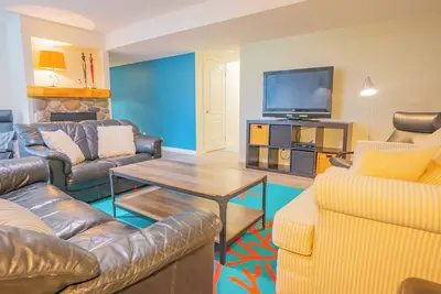 Image de Riverside 2-Bed Condo with Fireplace & Central Ac