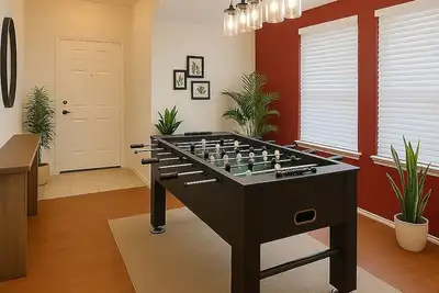 Image de Work, Play & Stay | King bed with Foosball!