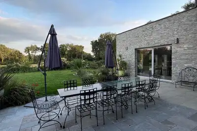 Image de Lafamosia \nEntre Loft et villa avec piscine