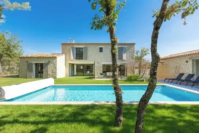 Image de Villa à Gordes avec piscine chauffée