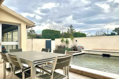 Image de La Villa Keromate, climatisée avec bassin naturel.