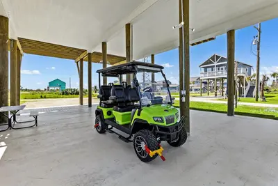 Image de Gorgeous 4bd with Hot Tub, Golf Cart, Deck, Gourmet Kitchen