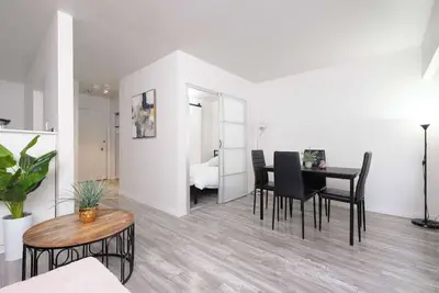 Image de Cozy West End Home Away from Home