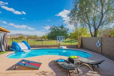 Entertainment Escape:Pool, Games & Views