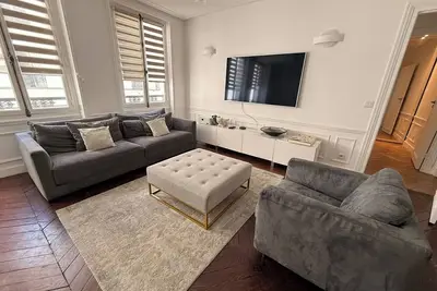 Image de BnBNook - Vast 3br - Arc de Triomphe and Champs