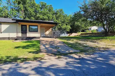 Image de A 3-bedroom house in Ne Fort Worth with WiFi, Ac, and plenty of parking.