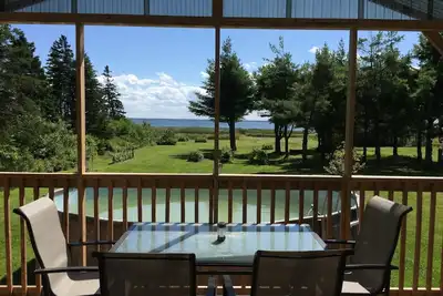 Ocean View Cozy Cottage Home on Beach & Boardwalk