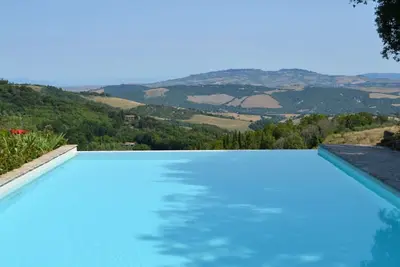 Image de Gîte, où la Toscane est toujours authentique. Villa du 16e s. , piscine: Leccio