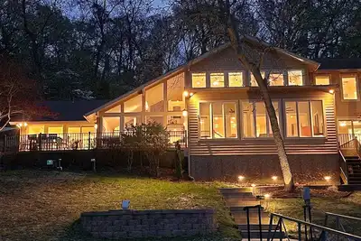 Image de Spacious Lakefront Home w/ Private 2-Well Dock!