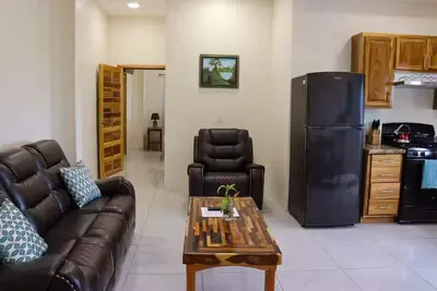 Image de Entire 3- Unit Flat Placencia