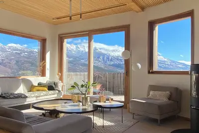 Image de Maison en bois avec jardin à 15 min du lac de Serre-ponçon et du golf de Gap