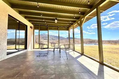Image de Poolside Escape Near Patagonia