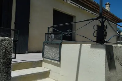 Image de Maison de village (1er étage) avec  terrasse à Malaucéne au pied du Mont Ventoux