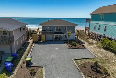 Image de Oceanfront Charm | Classic 1960s Cottage | Screened Porch & Extra Suite