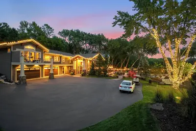 Image de Private Grand Lodge with pool, lake & pickleball courts