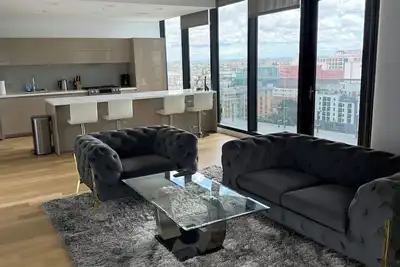 Image de Chic Modern Escape in Hollywood
