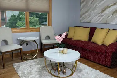 Image de We have a spacious updated two bedroom apartment. Four person maximum